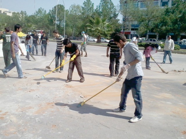 Clean roads. Clean улица. Street Cleaning. Waterfront Street Cleaning. Men Cleaning Streets.